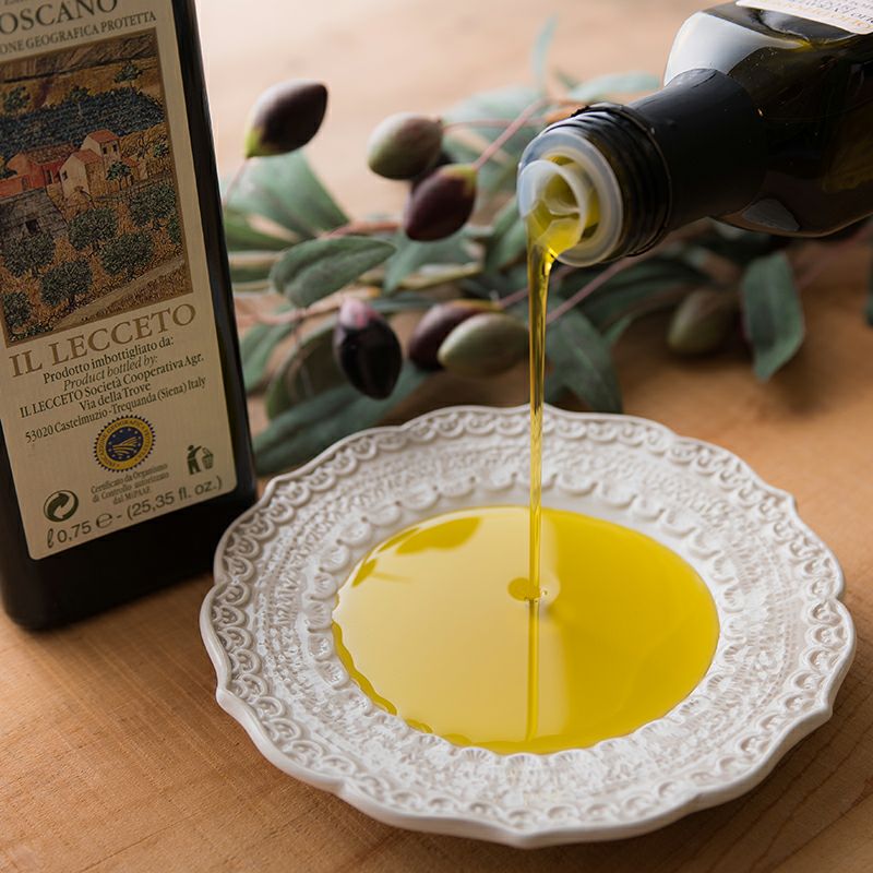 色は、黄金色を帯びた緑色